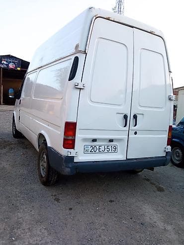 priora tekeri: Ford Transit: 2.5 l | 1997 il 350000 km Van body type — 3