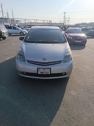 салон volkswagen: Toyota Prius – hibrid hetçbek - Korpus: 5 qapılı hetçbek, gümüşü rəng — 2