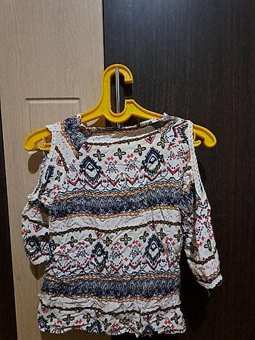 Qadın geyimləri: Etnik naxışlı qadın bluzu - Rənglər: ağ əsas fon üzərində qara, göy — 2