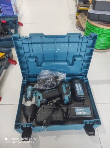 Naqilsiz zərbə açar dəsti. Bu dəstə fırçasız açar, batareyalar və