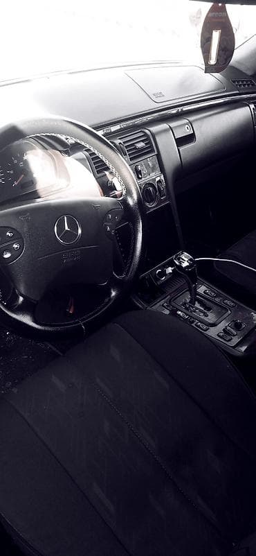 ford transit turbo: Mercedes-Benz E 220: 2.2 l | 2001 il Sedan — 3