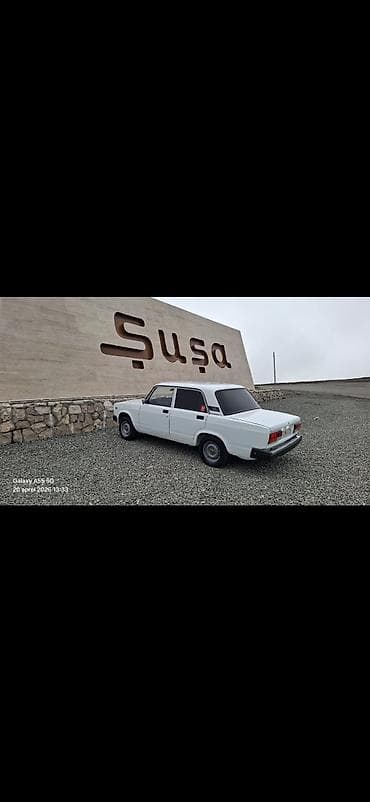 avto satış saytları: VAZ 2107, ağ rəng, sedan gövdə. Texniki xüsusiyyətlər: - Benzin — 2