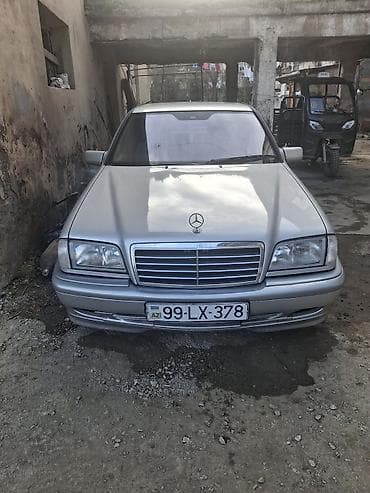 Mercedes-Benz 240: 2.4 l | 1997 il Sedan