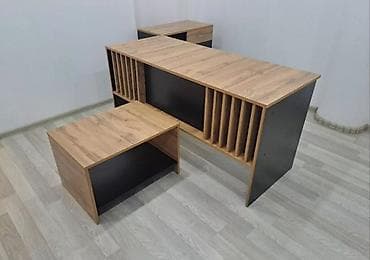 Yeni, Müdir üçün, Künc masa — 1