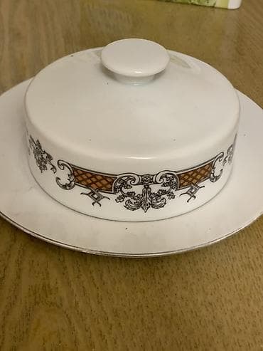 Porcelan yağ qabı – qapaqlı və altlığı ilə - Material: ağ porselen -