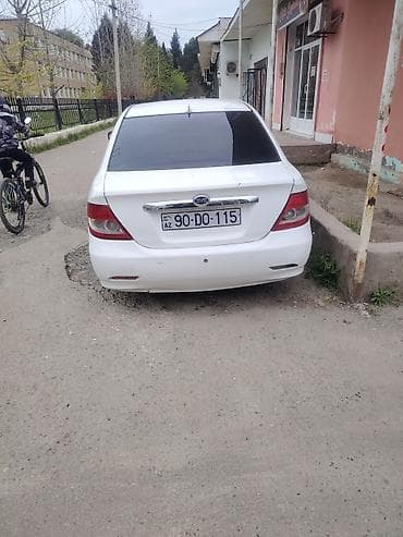 radiator masin: BYD F3 sedan – ağ rəngli, 4 qapı, ön-arkalı tam ölçülü salon. Xarici — 2