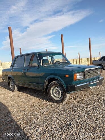 ваза напольная стеклянная высокая без узора: LADA 2107 sedan - Kuzov: 4 qapılı sedan, tünd yaşıl rəng - Mühərrik — 2