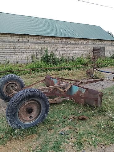 Traktor greyder pırpırı (torpaq hamarlayan kürək) satılır. İşlək — 2