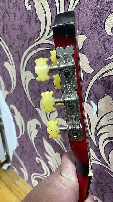 Velosipedlər: Salam gitara satılır ideal vəziyətdədir sadəcə siminin 1 i qırılıb — 3