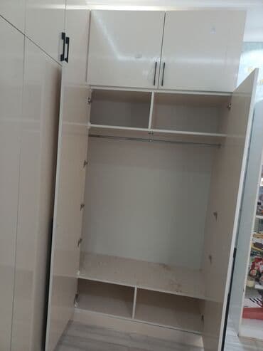 işlenmiş dolab: Künc dolab, Yataq otağı üçün, Paltar üçün, Açılan, Korpuslu, 6 qapı — 3