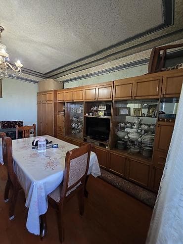 Mənzillər: Bakı, Bakıxanov qəs., 3 otaqlı, Köhnə tikili, m. Neftçilər, 75 kv. m — 2
