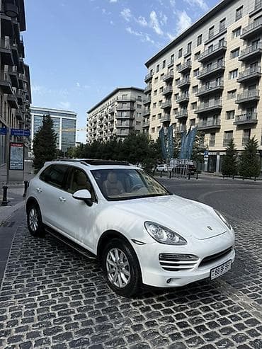 Porsche Cayenne üçün premium interyerli SUV. Avtomobilin salonu bej — 10