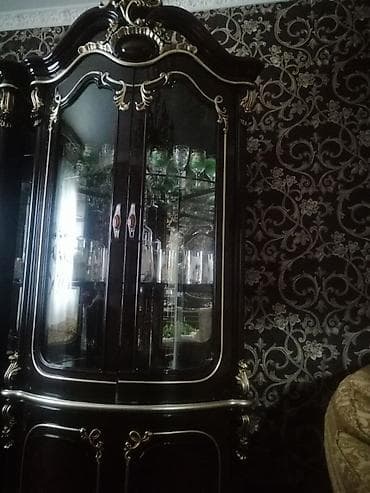 буфет кухонный: Klassik üslubda vitrin-bufet - Material: tünd rəngli ağac (parlaq lak — 2