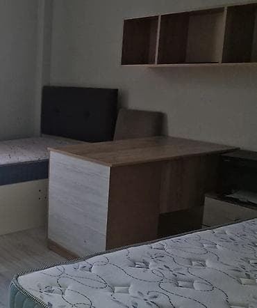 reception masa: Təbii ağac naxışlı iş/oxu masası – geniş iş səthi, möhkəm quruluş — 1