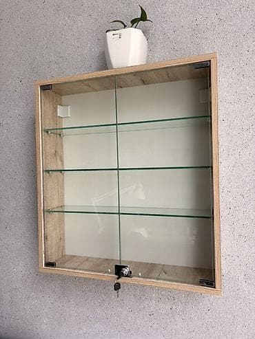 Şüşəli dolab vitrini