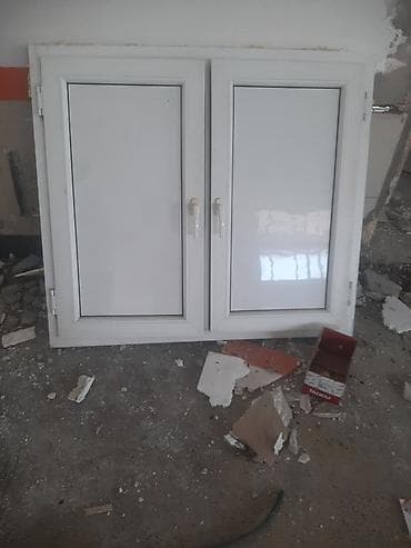 pendir: - İkiqat PVC pəncərə: ağ rəngli, iki açılan qollu, qapaqlı panel şüşə — 1