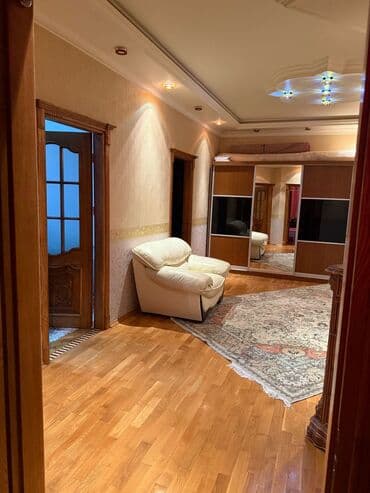 Geniş və işıqlı mənzil interyeri - Dizayn: Klassik üslubda işlənmiş