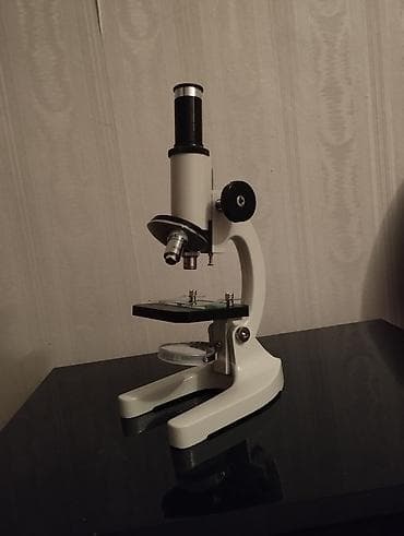 klips: Monokulyar optik mikroskop - Böyütmə: obyektivlər 4X və 40X; okulyar — 1