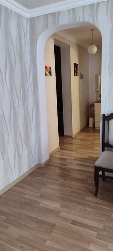 hökməlidə: Hökməli arkasından keçdikdə 200 metr yuxarıda 2 mərtəbəli ev satılır — 21