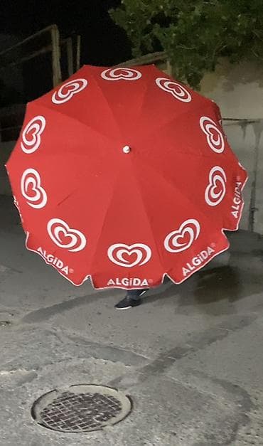 Algida brendli böyük terras çətiri - Rəng: qırmızı, ağ Algida