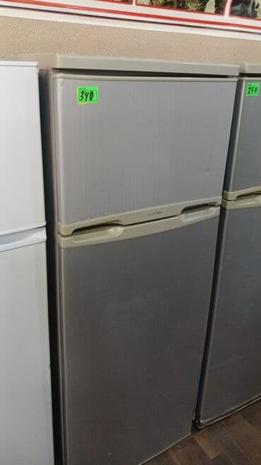 İki qapılı soyuducu - Rəng: gümüşü (inox görünüşlü), bej tutacaqlar -