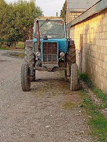 belarus traktor: Mavi rəngli təkərli traktor - Model tipajı: MTZ/Belarus sinfi təkərli — 2