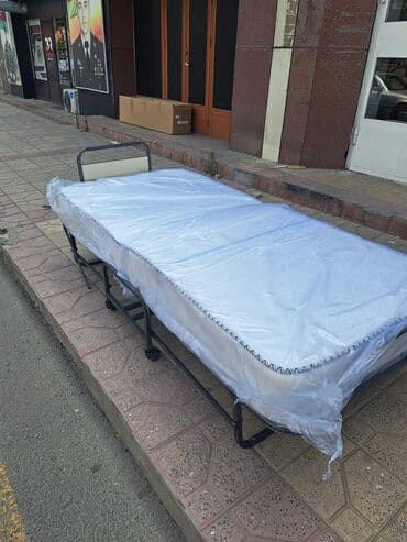 uşaq çarpayısı maşın: Matraslı raskladuşka — 2