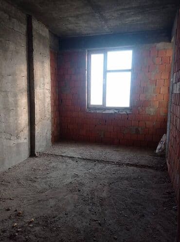 sumqayit 13 mkr: Qaraçuxur qəs., 3 otaqlı, Yeni tikili, 100 kv. m — 2