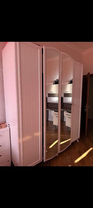 Endirim!!! Dolab 180 azn. Icerisi asilqanli ve polkalidir. Olcu — 1