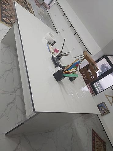 kursu masası: Iki eded boyuk teze masa 183 × 125 olcudedi ikiside. MDF Sifarisle — 3