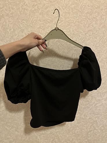 mayka modelleri: Qara qısa top – pufik qollarla Standard olcu,geyinilmiyib,etiketde L — 3