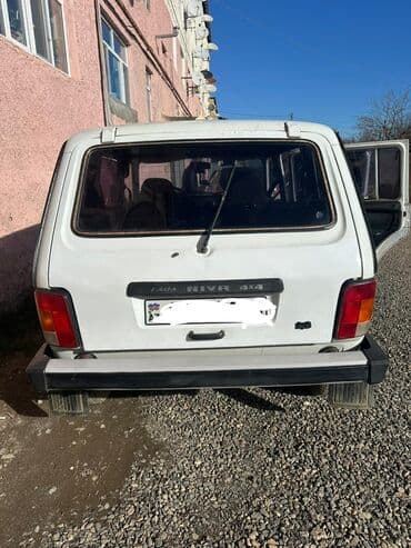 Lada Niva 2131, ağ rəng, 4 qapılı İli 1999. Yürüş 240380. 1.8