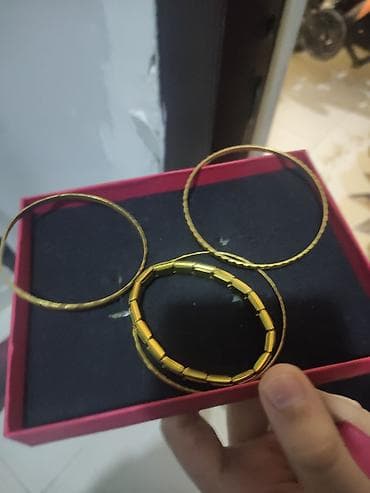 Qızıl rəngli bilərzik və xəlqə dəstı - 3 ədəd incə, qabarıq naxışlı