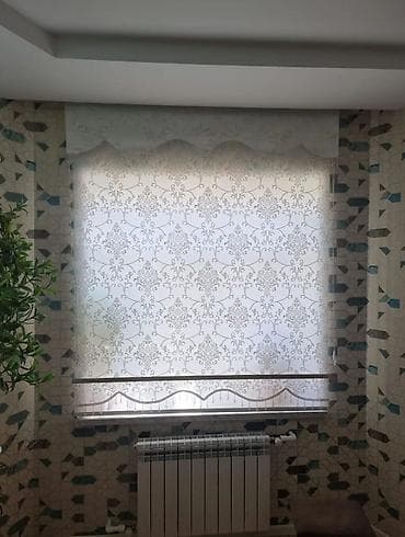 elektron divar saat: Pəncərələr üçün naxışlı Roma pərdəsi, otağa zərif bir görünüş bəxş — 4