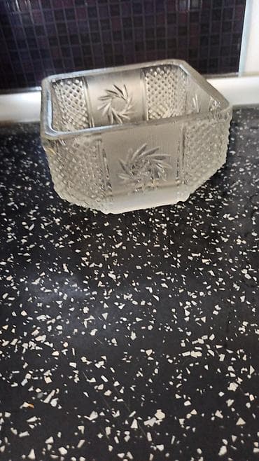 Kəsimli naxışlı şüşə qab - Material: qalın, şəffaf şüşə - Forma — 1