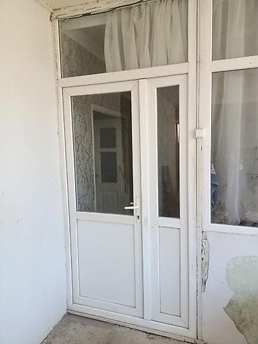 Salam, pəncərə təzə kimidi, qapınında bircə petlesi deyişmelidi -