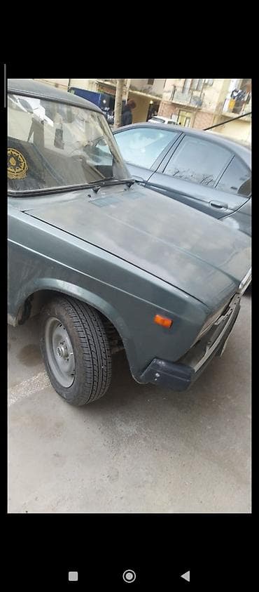 16lıq disk: VAZ 2107 sedan - Korpus: 4 qapılı, tünd yaşıl rəng, klassik “yeddi” — 2