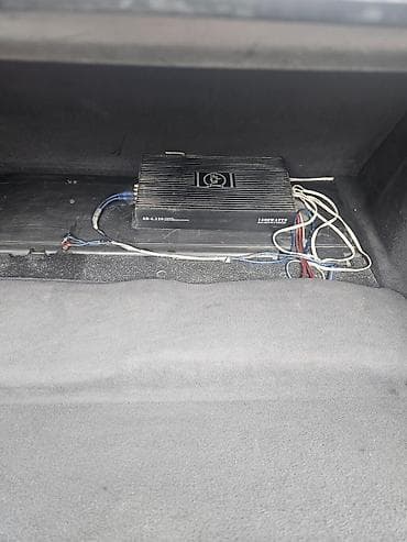 mercedes e: Mercedes-Benz E-Class W211 sedan, gümüşü rəng. - Kuzov: 4 qapılı — 9