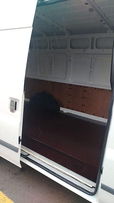 04 baqaji: Ford Transit: 2.2 l | 2009 il 218234 km Van body type — 2