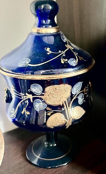 - Kolleksiya üçün şüşə və kristal məmulatlar dəsti. - 2 ədəd