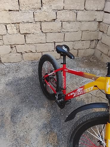 24 lük velosipedler: Velosiped – dağ tipli, 26” təkərli Xüsusiyyətlər: - Marka/model — 7