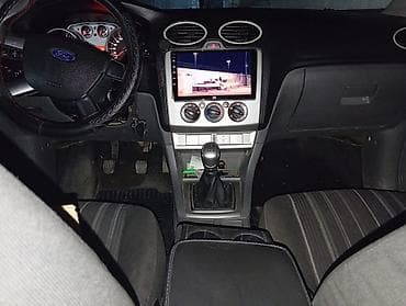 san disk: Ford Focus Wagon – gümüşü rəng, universał kuzov Xüsusiyyətlər: - — 9