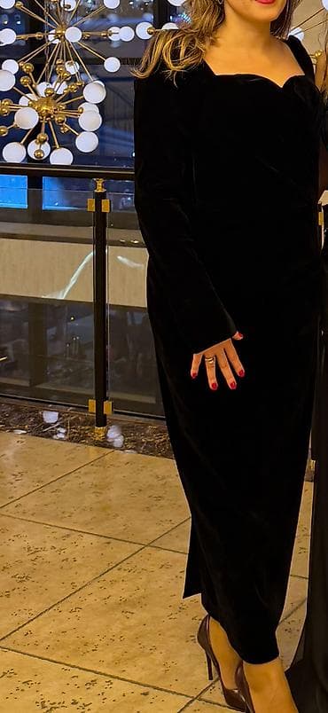 Özəl olaraq 350 azn-yə tikdirilib. L razmer. 1 dəfə geyinilib. Karset — 4