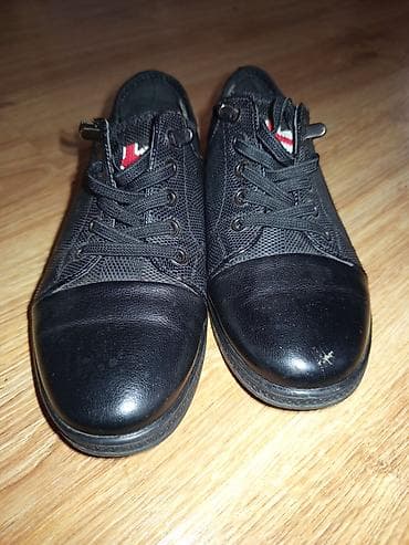 uzun boğaz cekmeler: Uşaq üçün qara idman/klassik üslublu ayaqqabı.Razmer 31 — 6