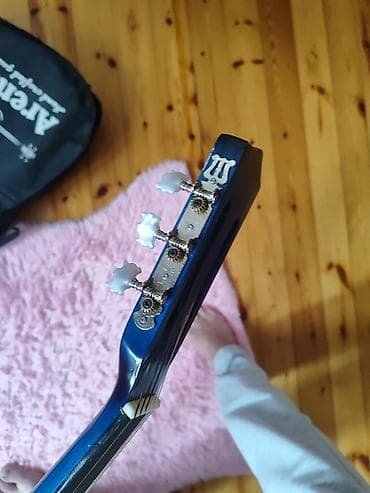 çant: Klassik akustik gitara + çanta - Rəng: mavi–qara gradient (sunburst — 5