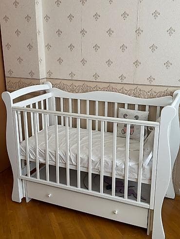 yataq ikinci el: Beşik 450 azn satilir. happy babydən alınıb, beşik 800. matrası 200 — 3