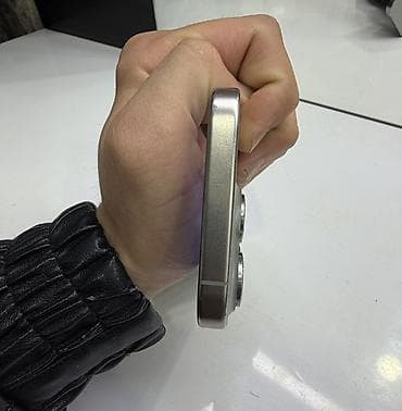 alfa term: IPhone 15 Pro, Natural Titanium, Face ID — 10