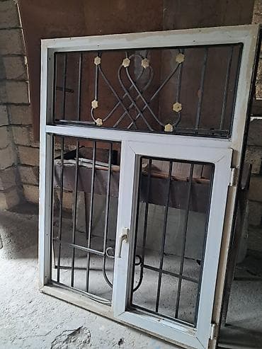 PVC pəncərə və metal barmaqlıq komplekti,pencərənin yaxşı vəziyyətdə