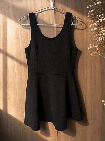 gun eynəyi: Qara rəngli xanım paltarı - Stil: sadə və eleqant, “skater”/A-kəsim — 1