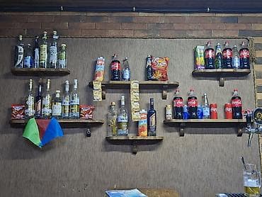 Neftçilər metrosu yaxınlığında (Nazlı Saray tərəf) yerləşən pub-a işçi — 5